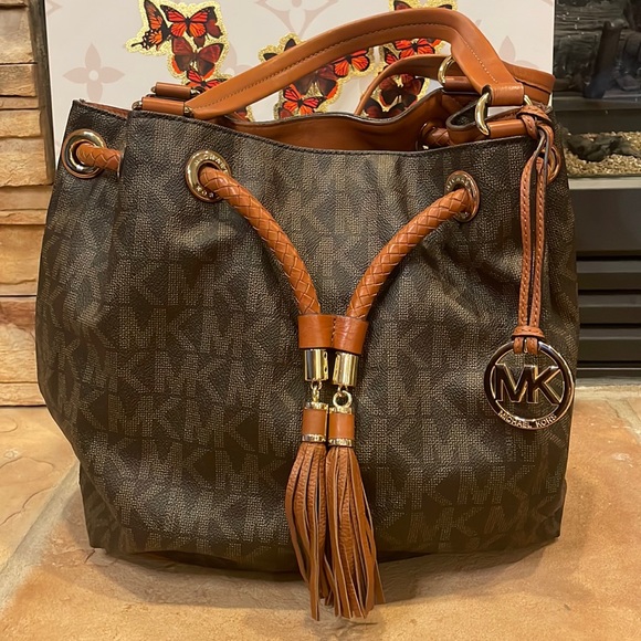 Michael Kors Handbags - Michael Kors Jetset Gathered Purse